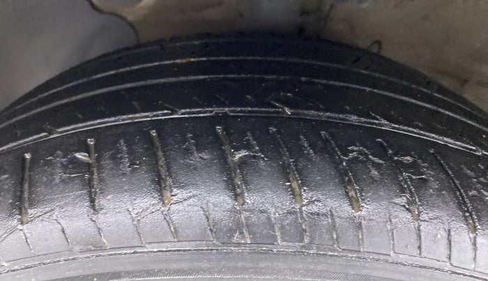 2018 Hyundai Verna 1.6 SX VTVT (O), Petrol, Manual, 40,468 km, Left Front Tyre Tread
