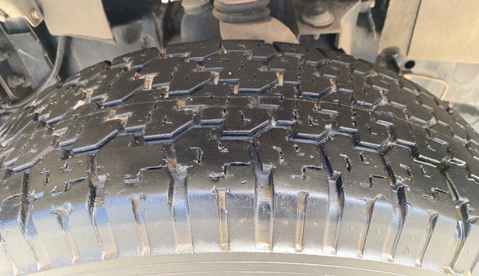 2023 Mahindra Bolero B6, Diesel, Manual, 35,406 km, Left Front Tyre Tread
