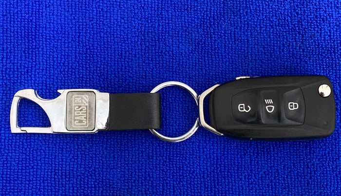 2018 Tata Tiago XT 1.2 REVOTRON, CNG, Manual, 44,540 km, Key Close Up