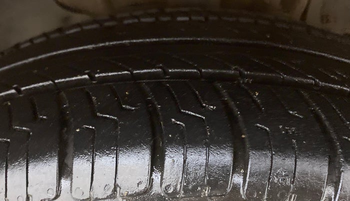 2018 Tata Tiago XT 1.2 REVOTRON, CNG, Manual, 44,540 km, Right Front Tyre Tread