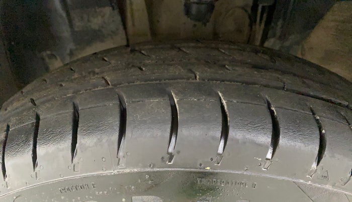 2019 Renault TRIBER 1.0 RXL PETROL, CNG, Manual, 62,247 km, Left Front Tyre Tread