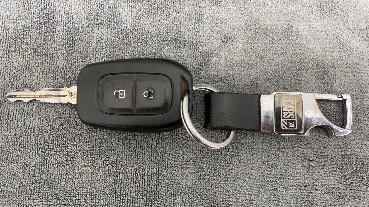 2019 Renault TRIBER 1.0 RXL PETROL, CNG, Manual, 62,247 km, Key Close Up