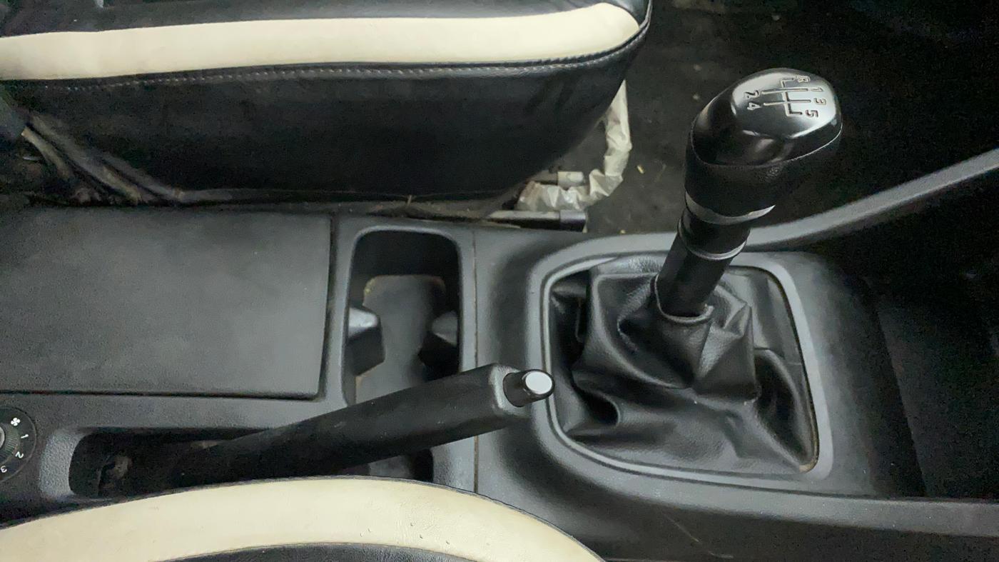 2019 Renault TRIBER 1.0 RXL PETROL, CNG, Manual, 62,247 km, Gear Lever