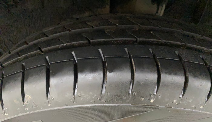 2019 Renault TRIBER 1.0 RXL PETROL, CNG, Manual, 62,247 km, Left Rear Tyre Tread