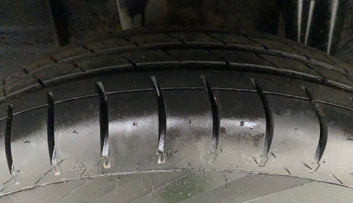 2019 Renault TRIBER 1.0 RXL PETROL, CNG, Manual, 62,247 km, Right Rear Tyre Tread