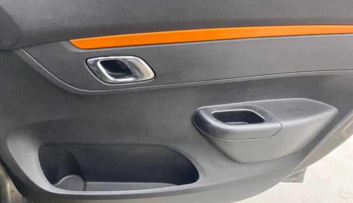 2019 Renault Kwid CLIMBER 1.0 AMT (O), Petrol, Automatic, 68,441 km, Driver Side Door Panels Control