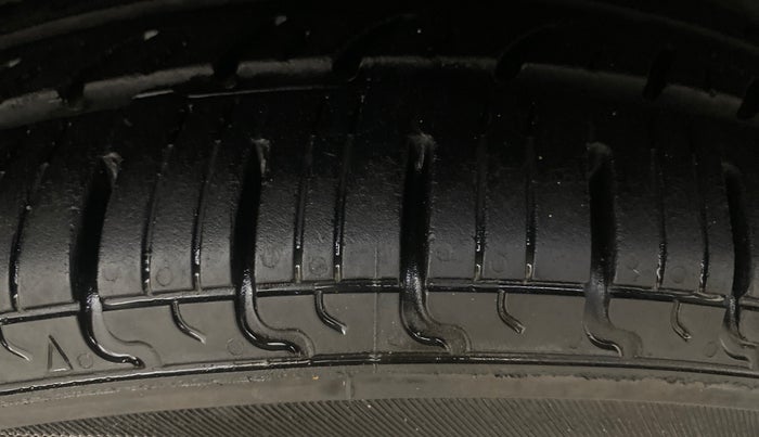 2019 Renault Kwid CLIMBER 1.0 AMT (O), Petrol, Automatic, 68,441 km, Right Front Tyre Tread