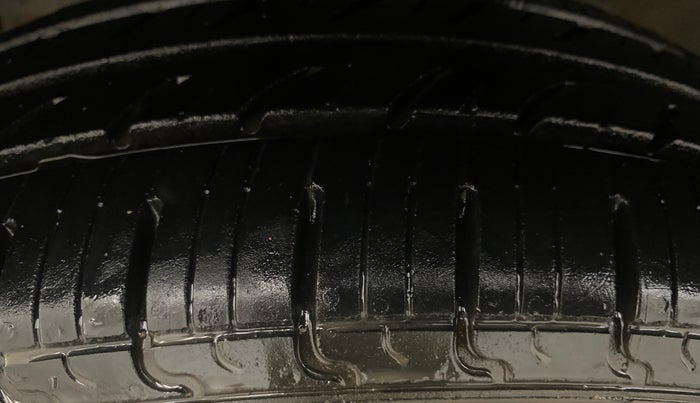 2019 Renault Kwid CLIMBER 1.0 AMT (O), Petrol, Automatic, 68,441 km, Left Front Tyre Tread