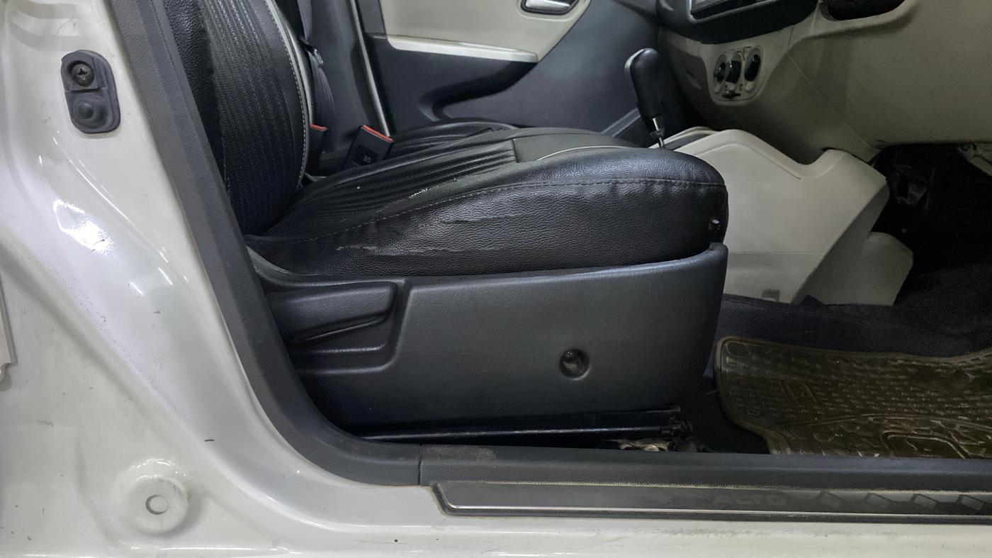 2017 Maruti Alto K10 VXI AMT, Petrol, Automatic, 58,705 km, Driver Side Adjustment Panel