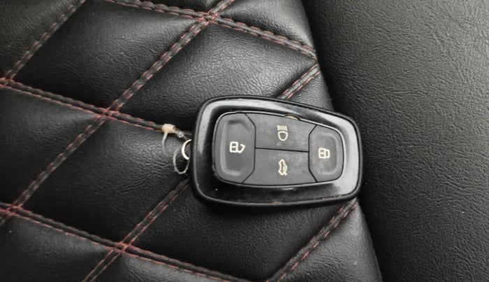 2022 Tata ALTROZ XZ PETROL, Petrol, Manual, 1,03,984 km, Key Close Up