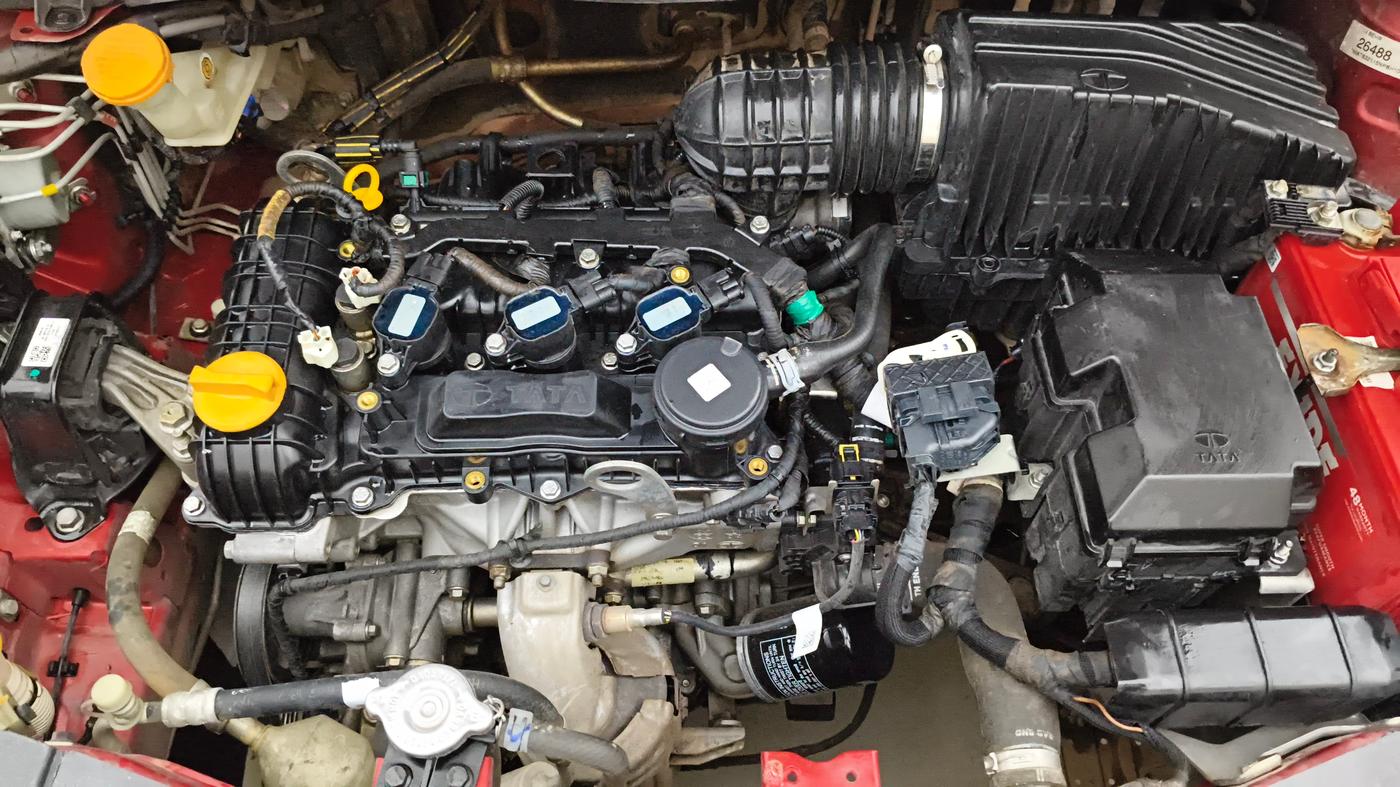 2022 Tata ALTROZ XZ PETROL, Petrol, Manual, 1,03,938 km, Engine View