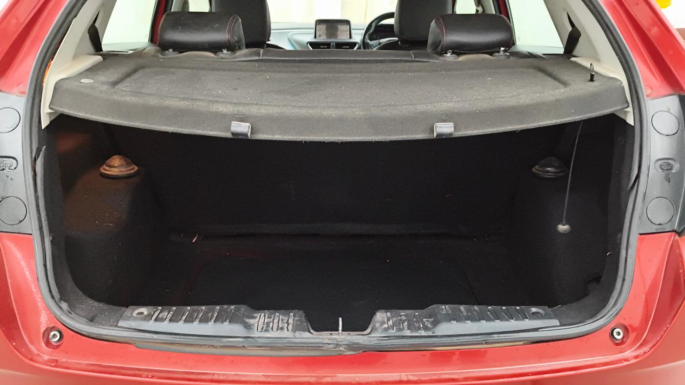 2022 Tata ALTROZ XZ PETROL, Petrol, Manual, 1,03,938 km, Boot Inside