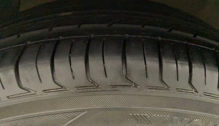 2018 Hyundai Grand i10 SPORTZ (O) AT 1.2 KAPPA VTVT, Petrol, Automatic, 65,001 km, Left Front Tyre Tread