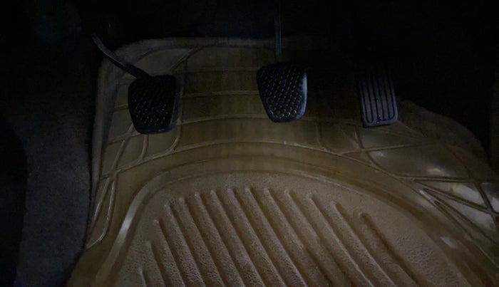 2015 Honda Brio S MT, Petrol, Manual, 39,212 km, Pedals