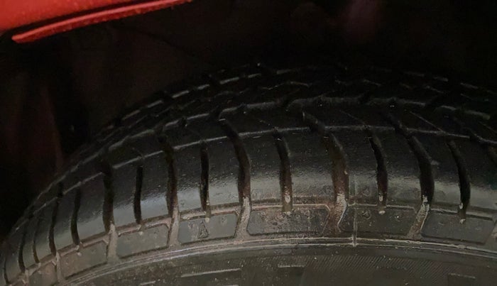 2015 Honda Brio S MT, Petrol, Manual, 39,212 km, Left Front Tyre Tread