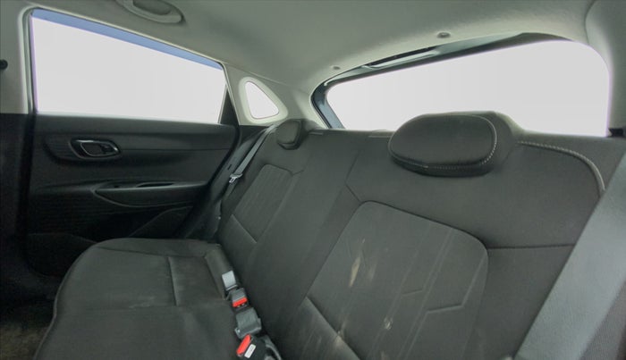 2021 Hyundai NEW I20 MAGNA 1.2 MT, Petrol, Manual, 16,952 km, Right Side Rear Door Cabin