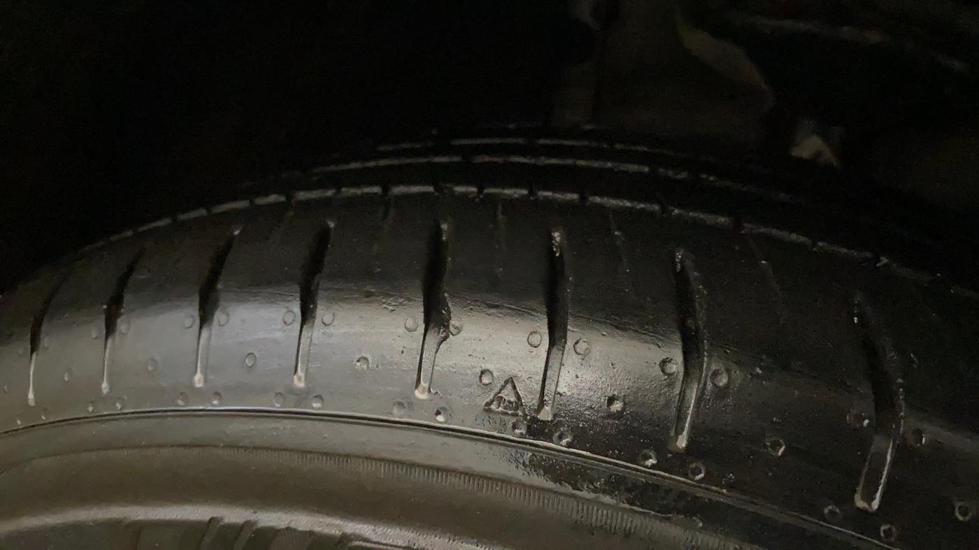 2021 Skoda KUSHAQ STYLE 1.0L TSI AT, Petrol, Automatic, 95,616 km, Right Front Tyre Tread