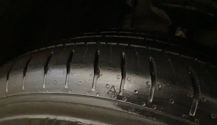 2021 Skoda KUSHAQ STYLE 1.0L TSI AT, Petrol, Automatic, 95,540 km, Right Front Tyre Tread