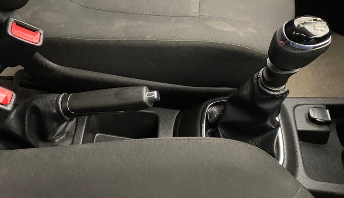 2019 Renault Kwid 1.0 RXT Opt, Petrol, Manual, 19,318 km, Gear Lever