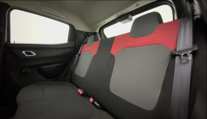 2019 Renault Kwid 1.0 RXT Opt, Petrol, Manual, 19,318 km, Right Side Rear Door Cabin