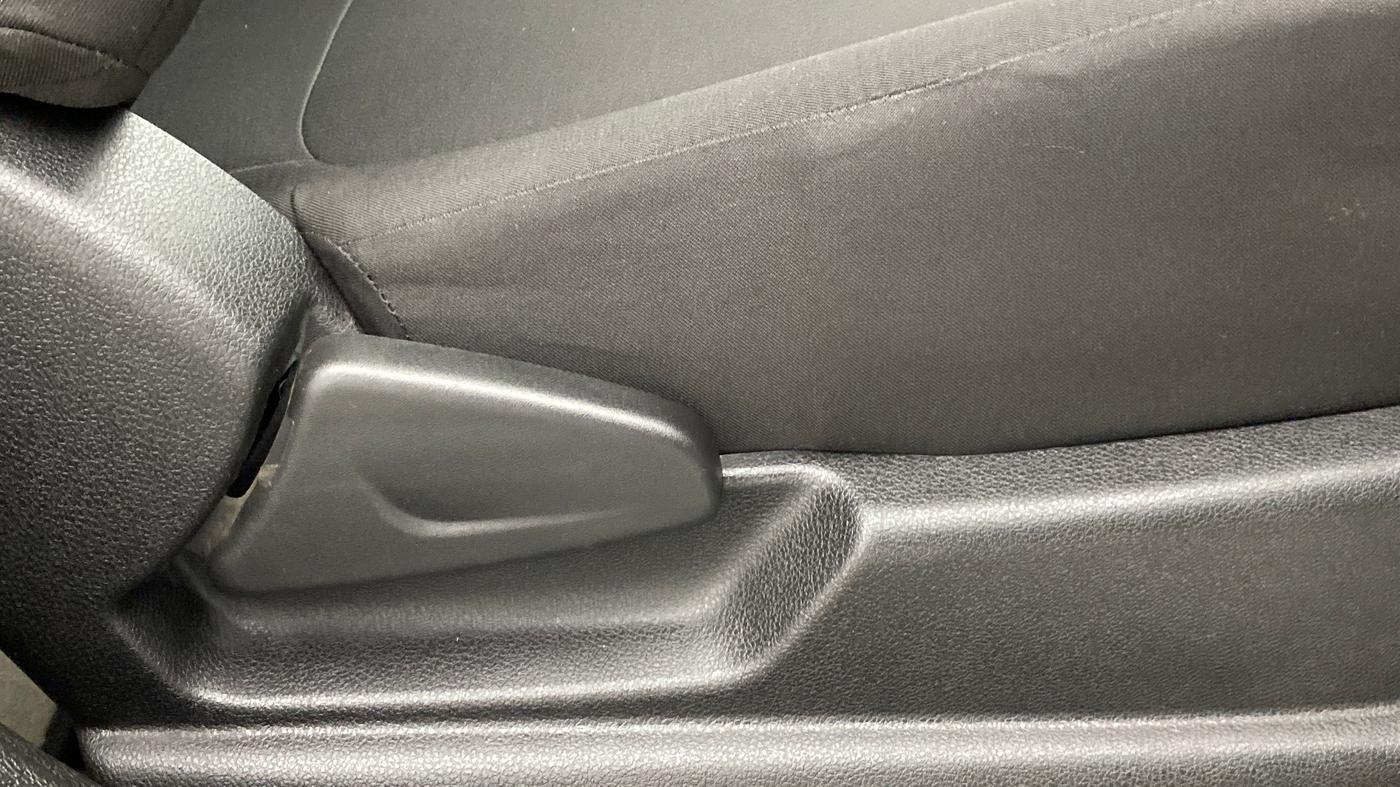 2019 Renault Kwid 1.0 RXT Opt, Petrol, Manual, 19,318 km, Driver Side Adjustment Panel