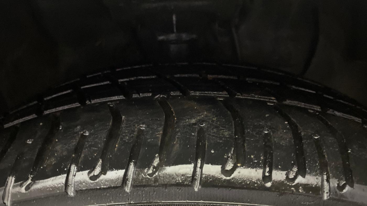 2018 Hyundai Elite i20 SPORTZ 1.2, Petrol, Manual, 1,31,301 km, Right Front Tyre Tread