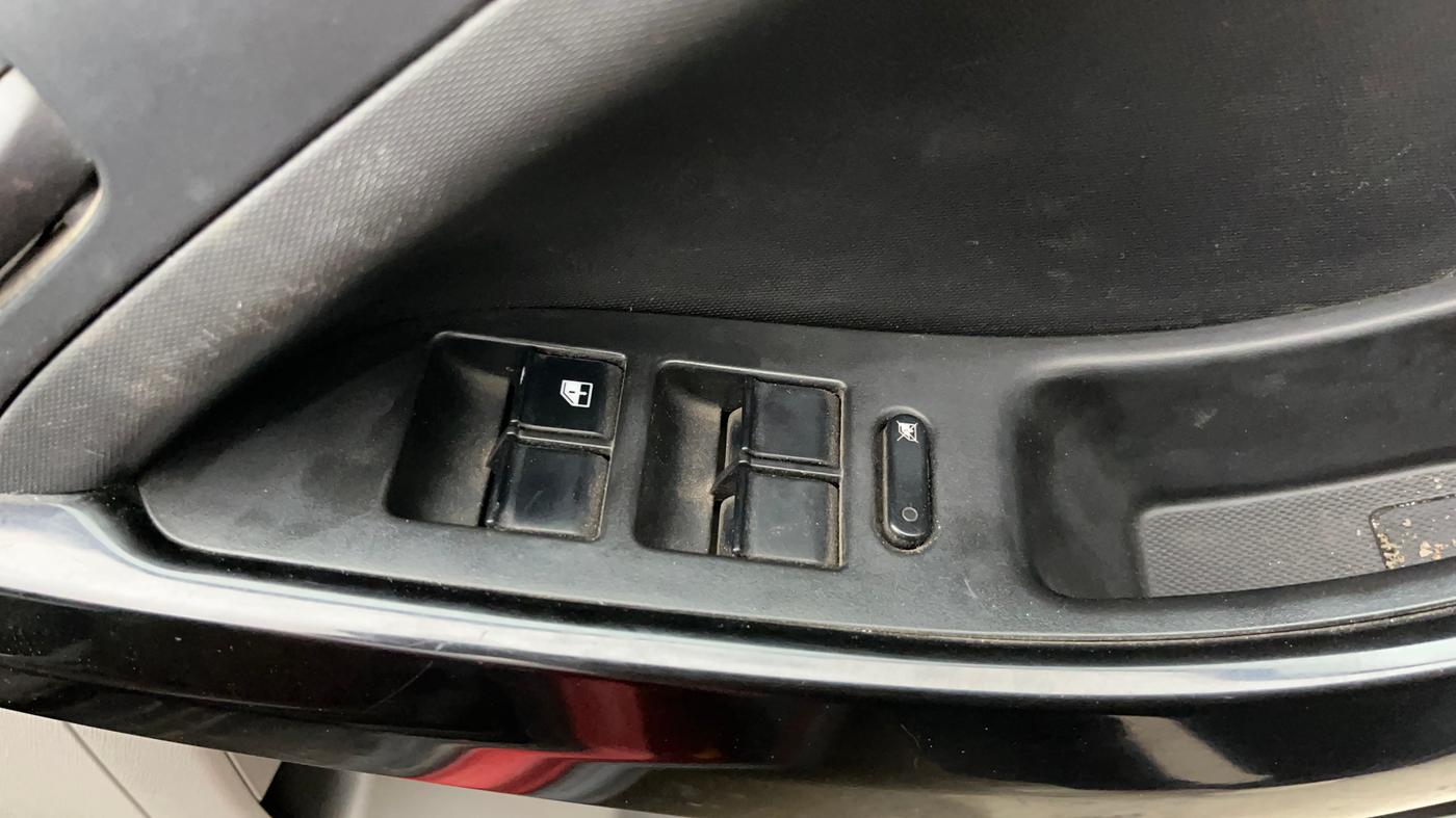 2019 Tata NEXON XM PETROL, CNG, Manual, 59,739 km, Driver Side Door Panels Control