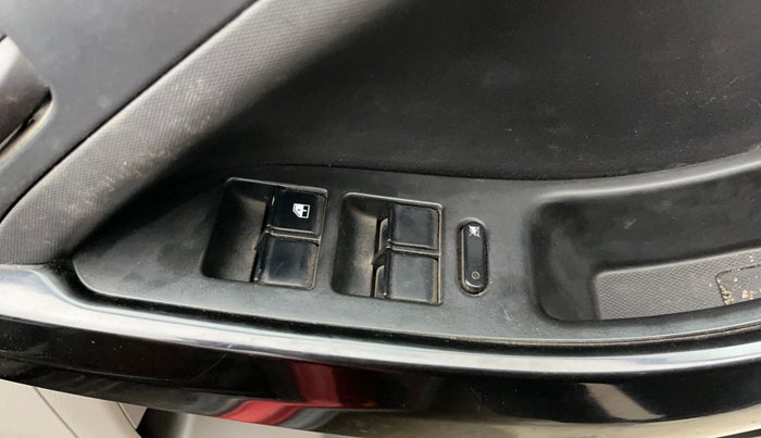 2019 Tata NEXON XM PETROL, CNG, Manual, 59,707 km, Driver Side Door Panels Control