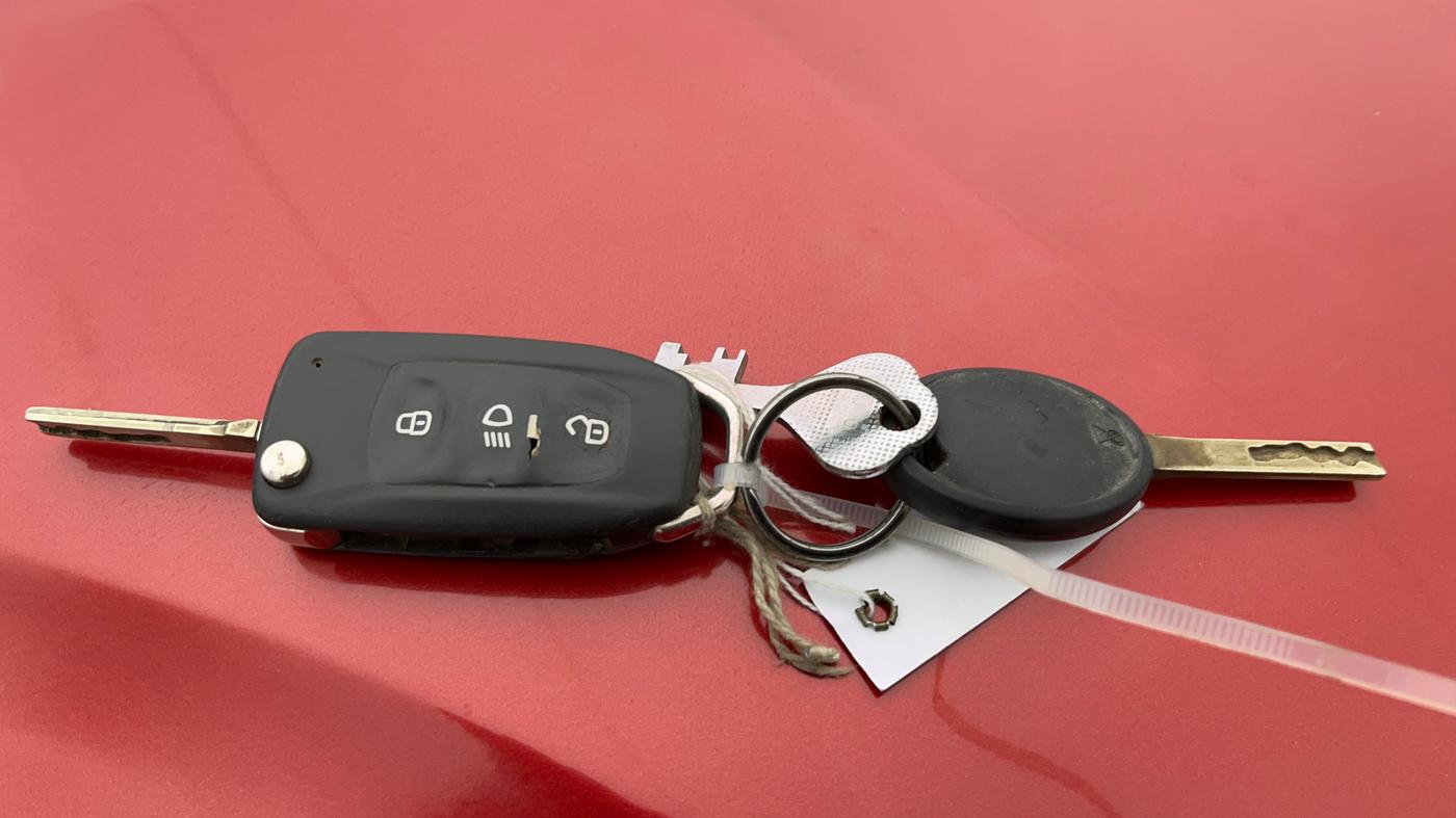 2019 Tata NEXON XM PETROL, CNG, Manual, 59,739 km, Key Close Up