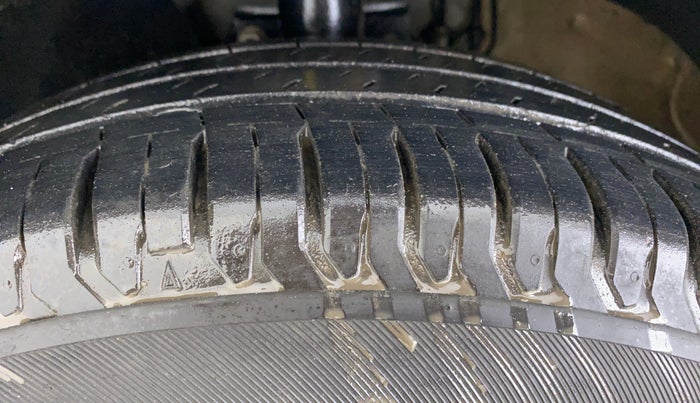 2020 Volkswagen Polo COMFORTLINE PLUS 1.0, Petrol, Manual, 65,293 km, Left Front Tyre Tread