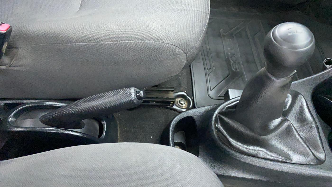 2012 Toyota Etios Liva G, Petrol, Manual, 44,198 km, Gear Lever