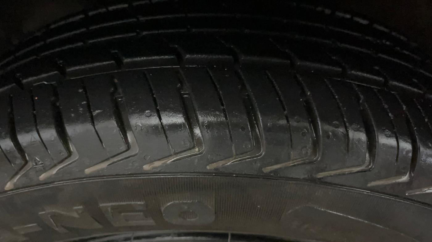 2019 Renault Kwid RXL, Petrol, Manual, 77,786 km, Left Front Tyre Tread