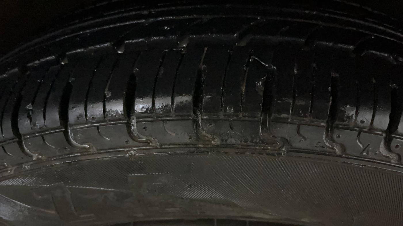 2019 Renault Kwid RXL, Petrol, Manual, 77,786 km, Right Front Tyre Tread