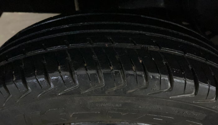2019 Renault Kwid RXL, Petrol, Manual, 77,701 km, Right Rear Tyre Tread