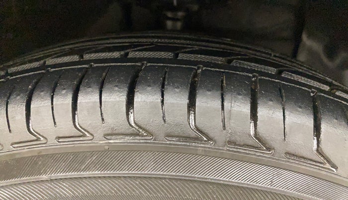 2016 Hyundai Grand i10 SPORTZ 1.2 KAPPA VTVT, Petrol, Manual, 87,020 km, Right Front Tyre Tread