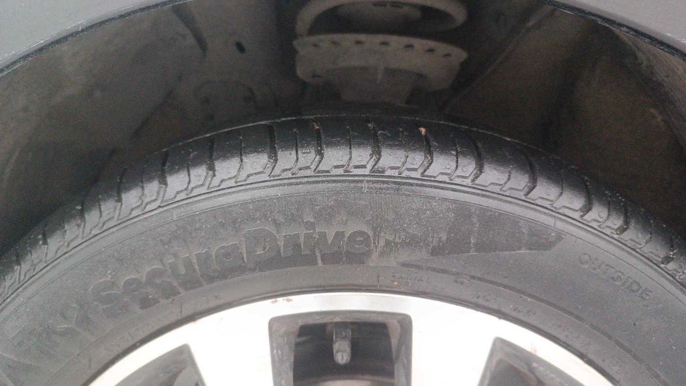 2017 Hyundai Verna 1.6 VTVT SX, Petrol, Manual, 61,833 km, Left Front Tyre Tread