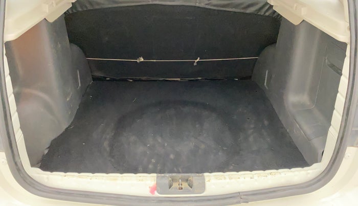 2012 Renault Duster 110 PS RXL DIESEL, Diesel, Manual, 69,849 km, Dicky (Boot door) - Parcel tray missing
