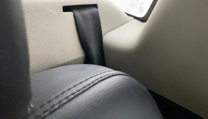 2012 Renault Duster 110 PS RXL DIESEL, Diesel, Manual, 69,849 km, Second-row left seat - Folding lever not working