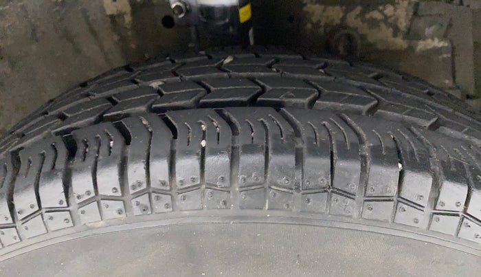 2016 Maruti Swift Dzire VXI, Petrol, Manual, 30,786 km, Right Front Tyre Tread