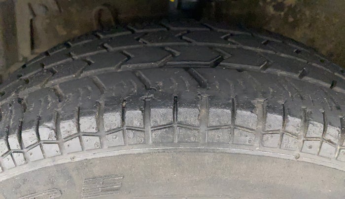 2016 Maruti Swift Dzire VXI, Petrol, Manual, 30,786 km, Left Front Tyre Tread
