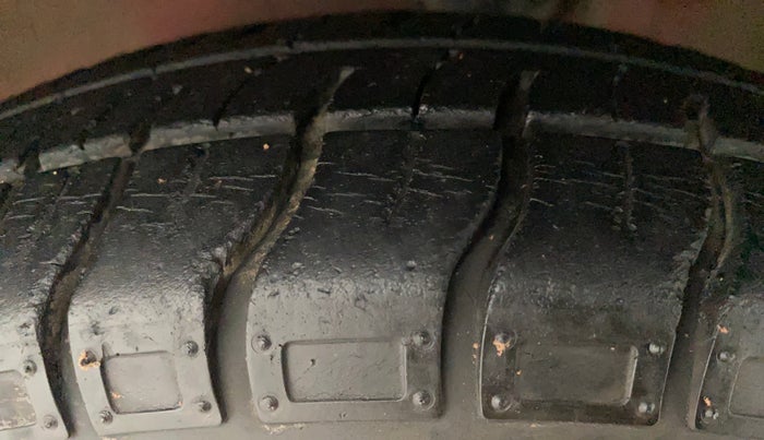 2011 Maruti Alto LXI, Petrol, Manual, 57,308 km, Left Front Tyre Tread
