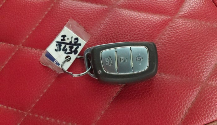 2015 Hyundai Grand i10 ASTA AT 1.2 KAPPA VTVT, Petrol, Automatic, 1,45,877 km, Key Close Up