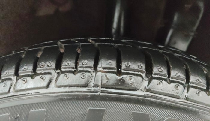 2015 Hyundai Grand i10 ASTA AT 1.2 KAPPA VTVT, Petrol, Automatic, 1,45,877 km, Left Rear Tyre Tread