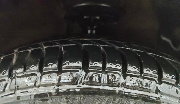 2015 Hyundai Grand i10 ASTA AT 1.2 KAPPA VTVT, Petrol, Automatic, 1,45,877 km, Right Front Tyre Tread