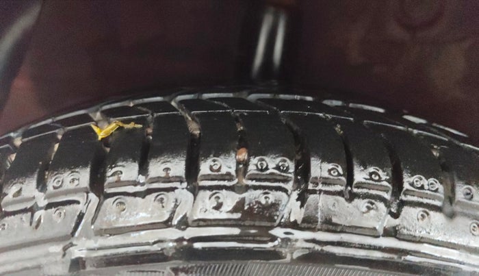 2015 Hyundai Grand i10 ASTA AT 1.2 KAPPA VTVT, Petrol, Automatic, 1,45,877 km, Right Rear Tyre Tread