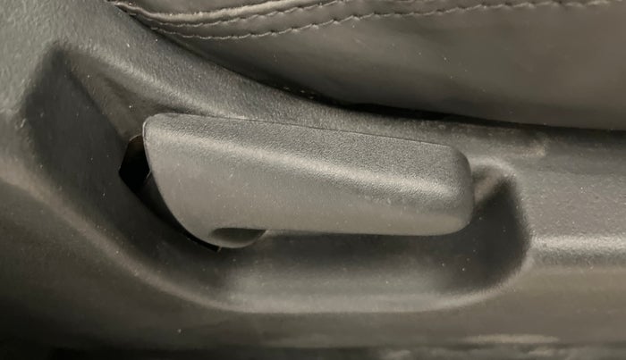 2015 Maruti Wagon R 1.0 LXI, Petrol, Manual, 52,802 km, Driver Side Adjustment Panel