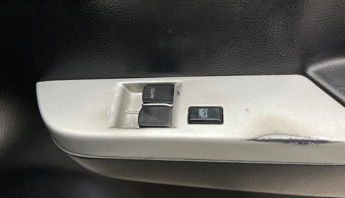 2015 Maruti Wagon R 1.0 LXI, Petrol, Manual, 52,802 km, Driver Side Door Panels Control