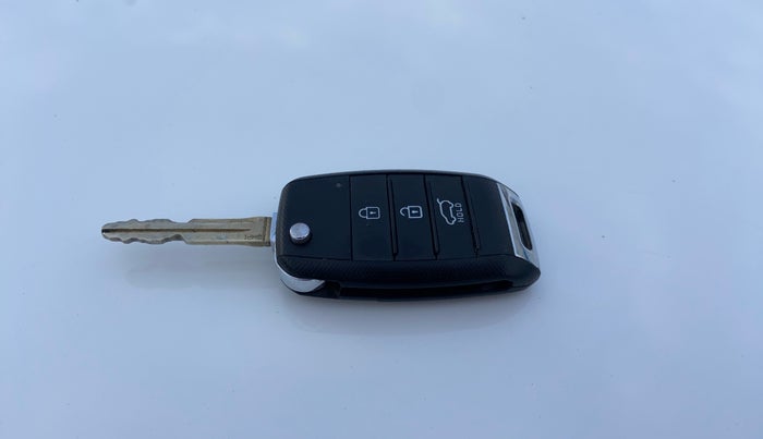 2022 KIA SONET HTK 1.2, Petrol, Manual, 22,873 km, Key Close Up