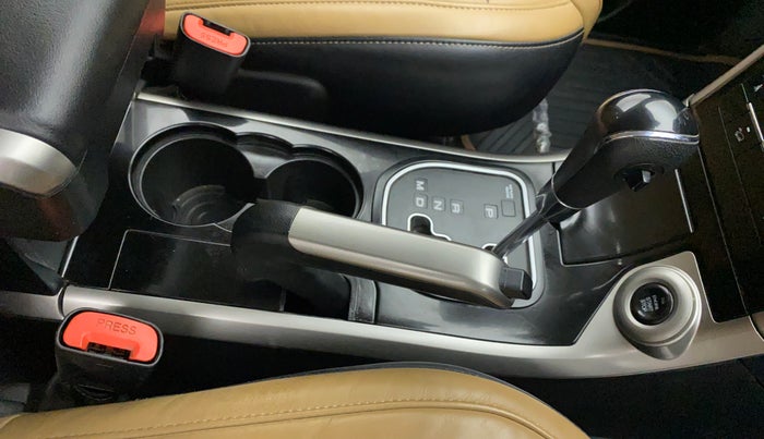 2018 Mahindra XUV500 W11 (O) AT, Diesel, Automatic, 79,285 km, Gear Lever