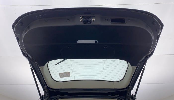 2018 Mahindra XUV500 W11 (O) AT, Diesel, Automatic, 79,285 km, Boot Door Open